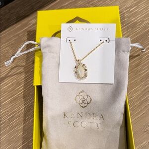 Kendra Scott brand new Shanley gold short pendant